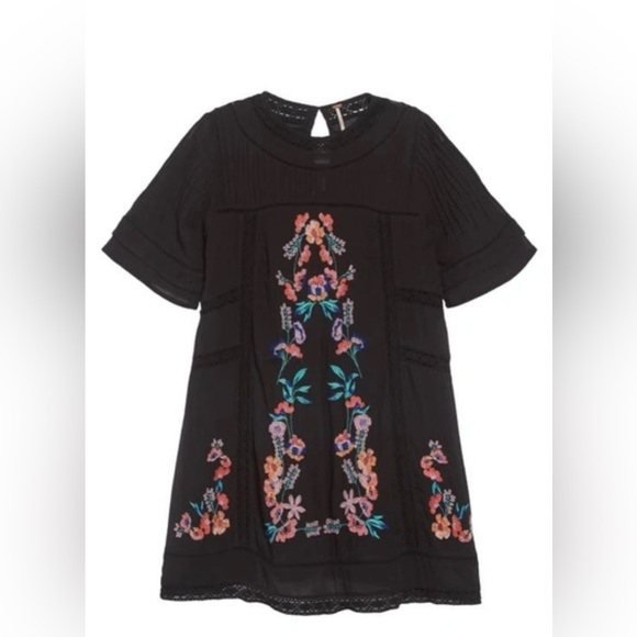FREE PEOPLE BLACK Small perfectly Victorian embroidered dress.
#221 - Picture 12 of 12